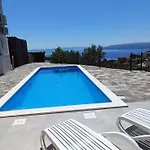 Villa Top Hill - Private Pool & Jacuzzi Вілла Макарська