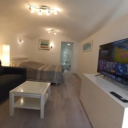 Hill - Private Pool & Jacuzzi Villa