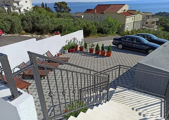 Hill With Private Pool * Макарська