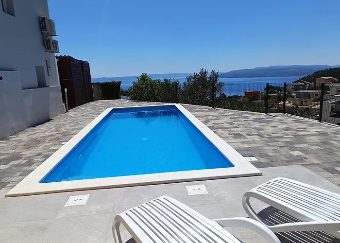 Hill With Private Pool Вілла Макарська